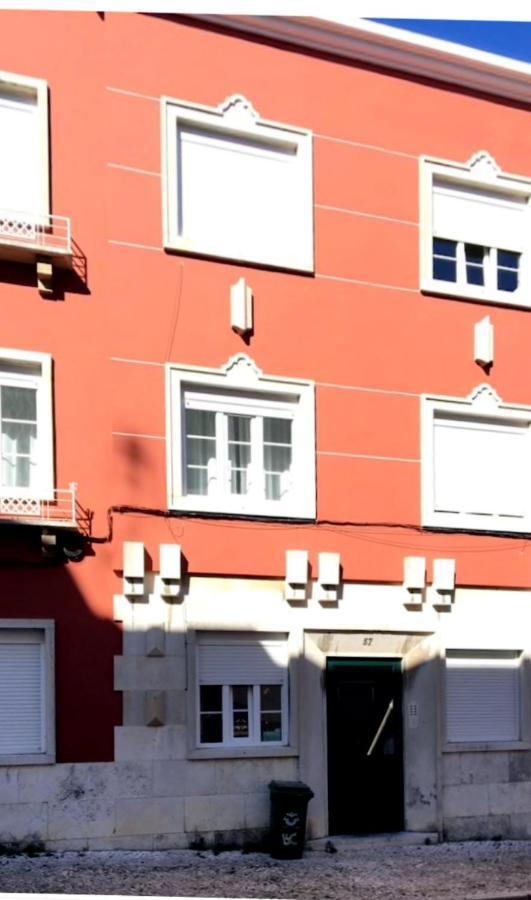 Sunny Apartment In A Typical Lisbon Neighborhood Exterior foto